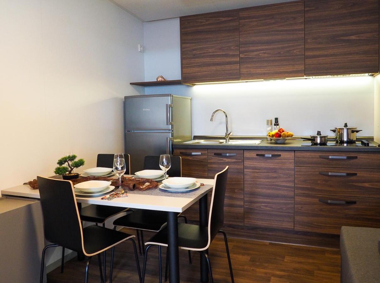 Lux Camp - Mobile Homes In Bi Village Fažana Eksteriør bilde