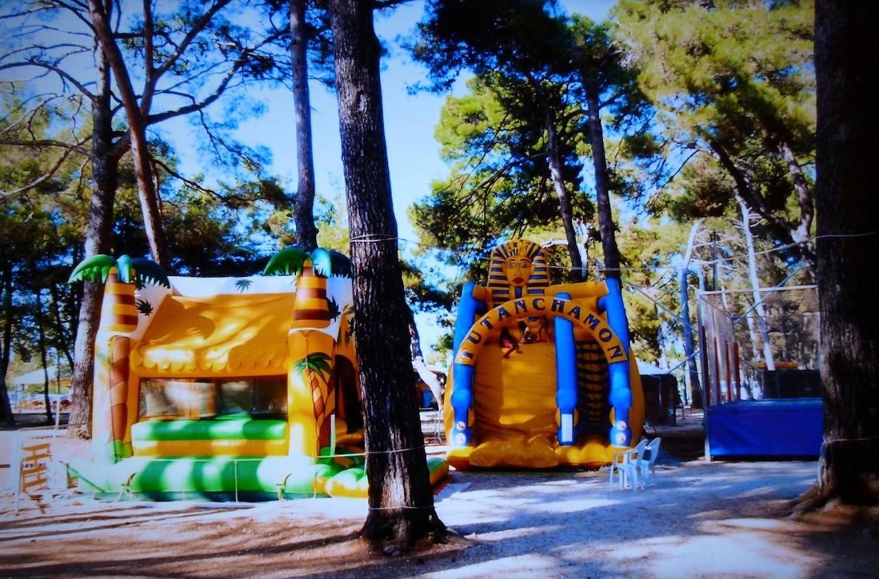 Lux Camp - Mobile Homes In Bi Village Fažana Eksteriør bilde
