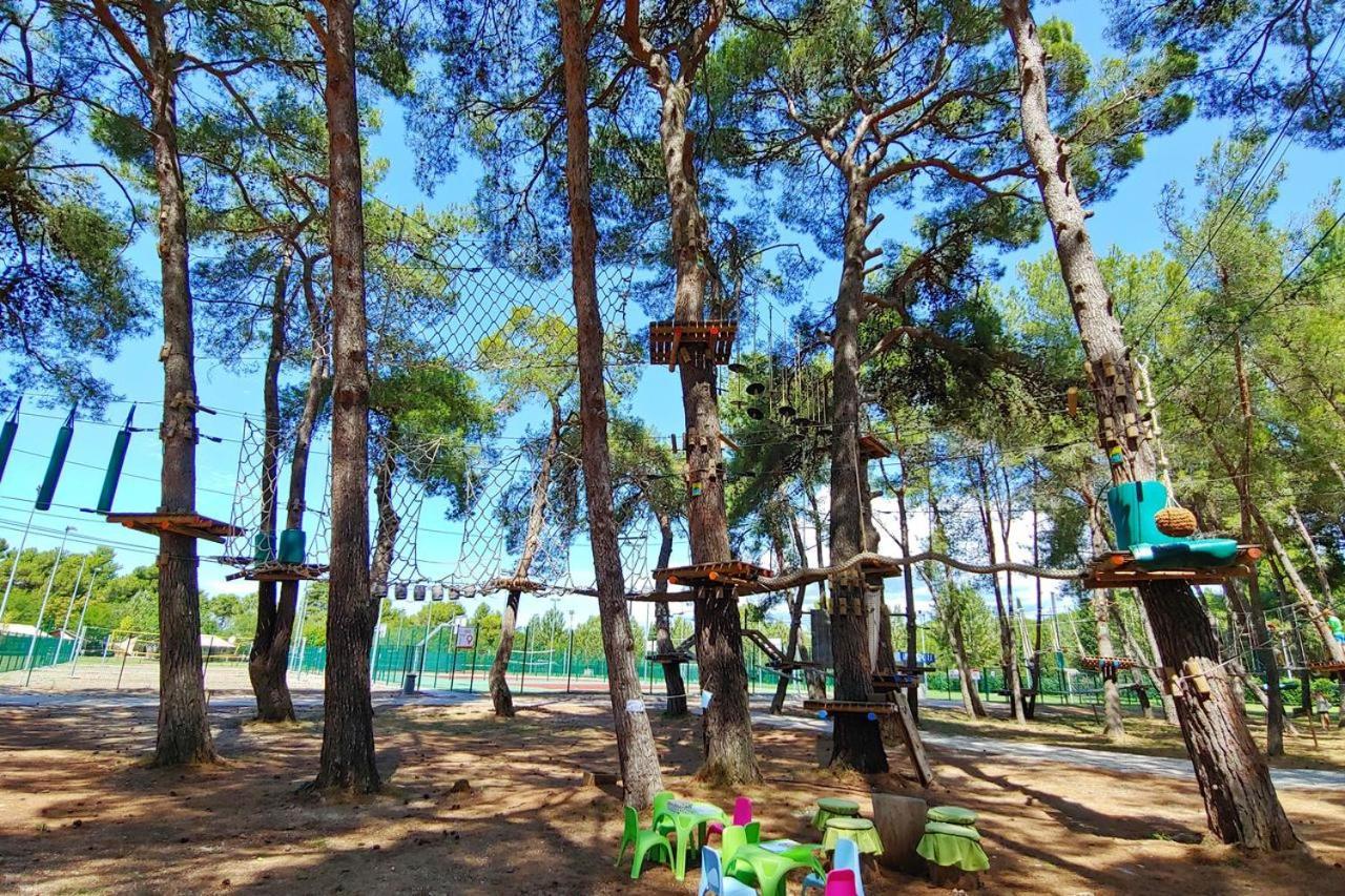 Lux Camp - Mobile Homes In Bi Village Fažana Eksteriør bilde