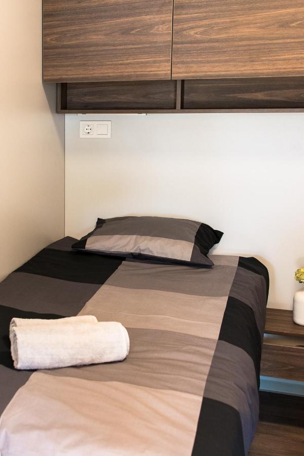 Lux Camp - Mobile Homes In Bi Village Fažana Eksteriør bilde